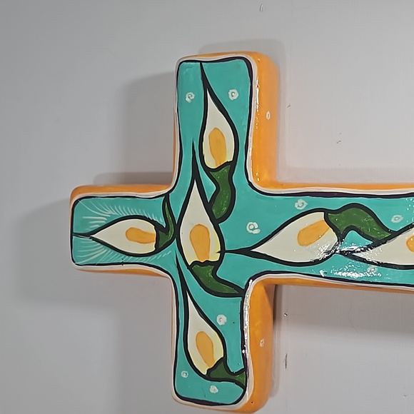 2010 Studio Redware Pottery Signed Hand Painted Calla Lily Cross - Picture 2 of 11